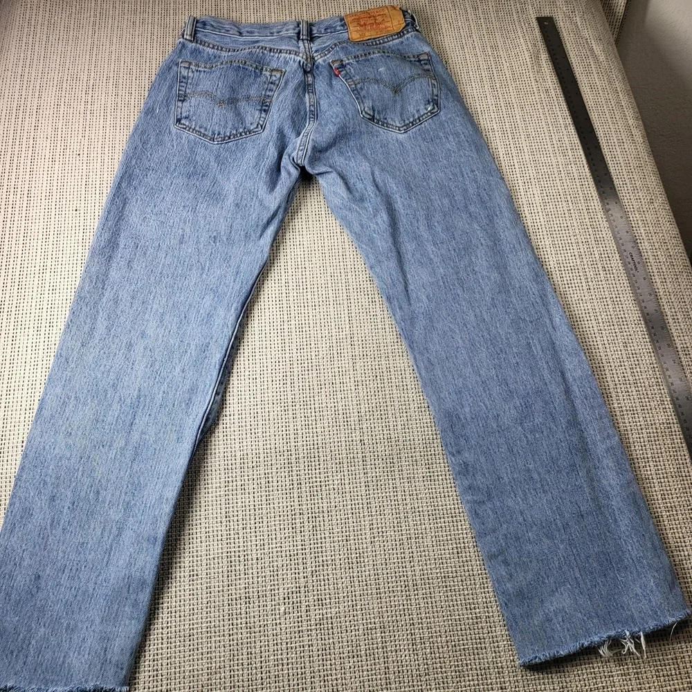 Levis 501 Jeans Mens‎ 31x30 Blue Light Wash Straight Button Fly Frayed Hems